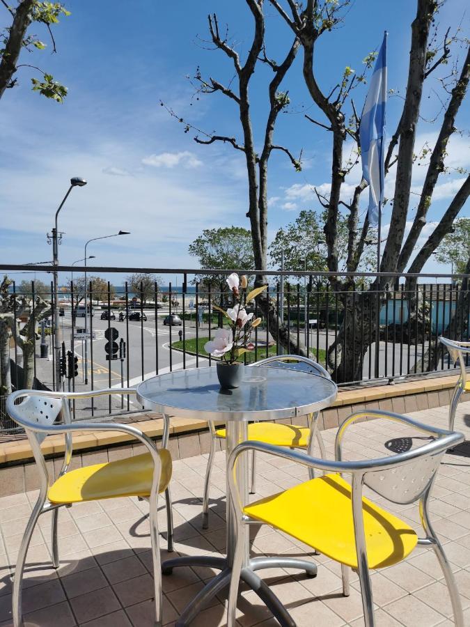 Hotel Ideale Young People Under 40 Rimini Exterior photo